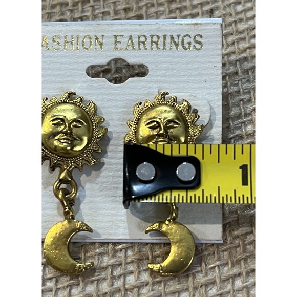 Vintage Gold Tone SUN HALF MOON Earrings Celestial Whimsigoth Fairy Grunge - Picture 7 of 7